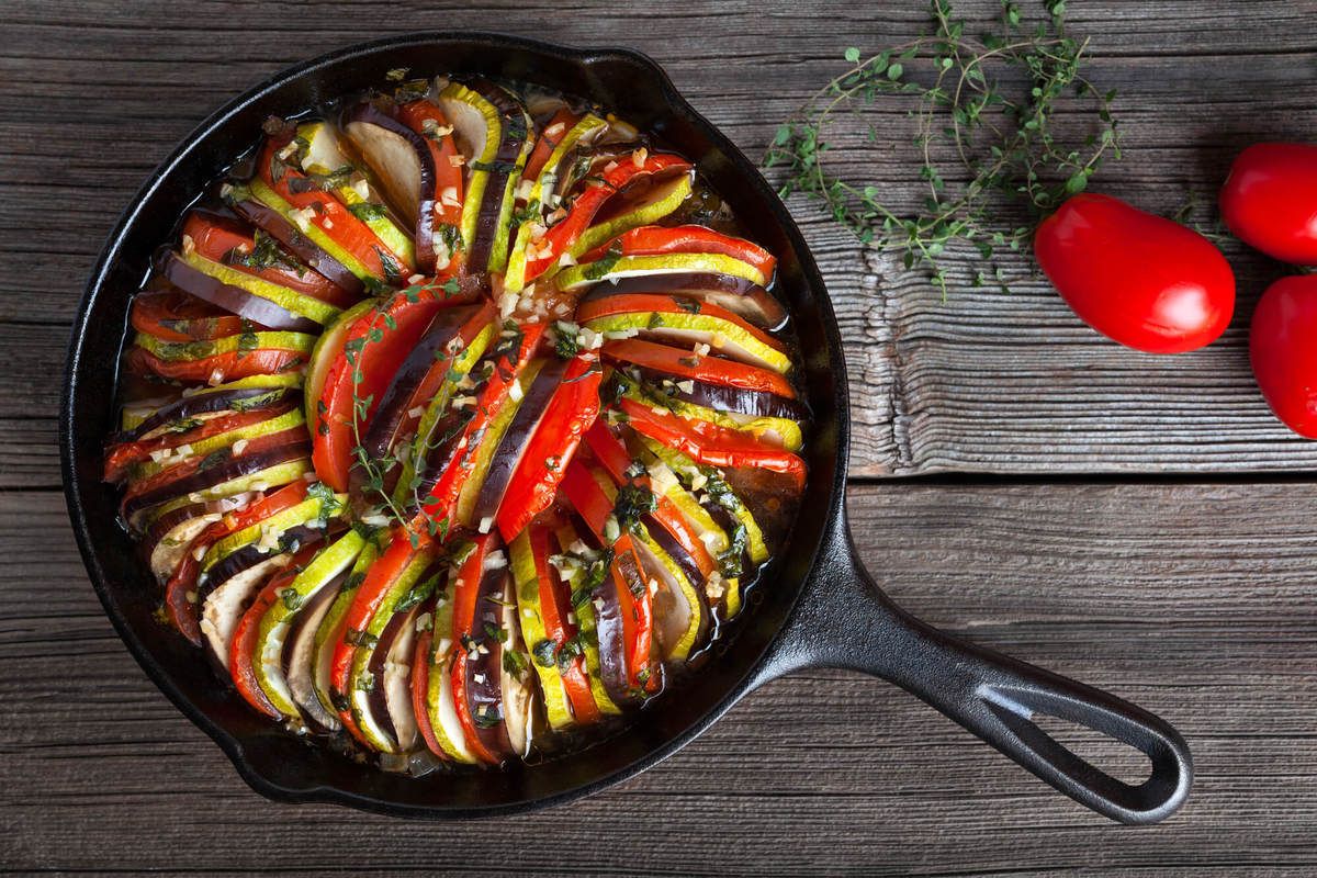 دستور تهیه رتتویی با بادمجان غذای خوشمزه فرانسوی (مرحله به مرحله)