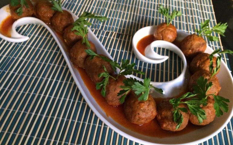 دستور تهیه قیمه ریزه با گوشت و آرد نخودچی (مرحله به مرحله) دستور تهیه قیمه ریزه با گوشت و آرد نخودچی (مرحله به مرحله)