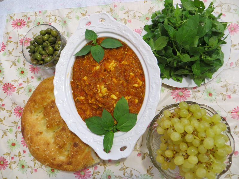 دستور تهیه میرزا قاسمی با روشی متفاوت با مرغ (مرحله به مرحله) دستور تهیه میرزا قاسمی با روشی متفاوت با مرغ (مرحله به مرحله)