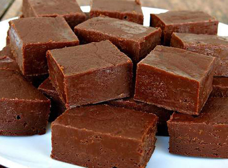 دستور تهیه و تهیه ی فاج شکلاتی یک شیرینی خوشمزه و بی نظیر (مرحله به مرحله)