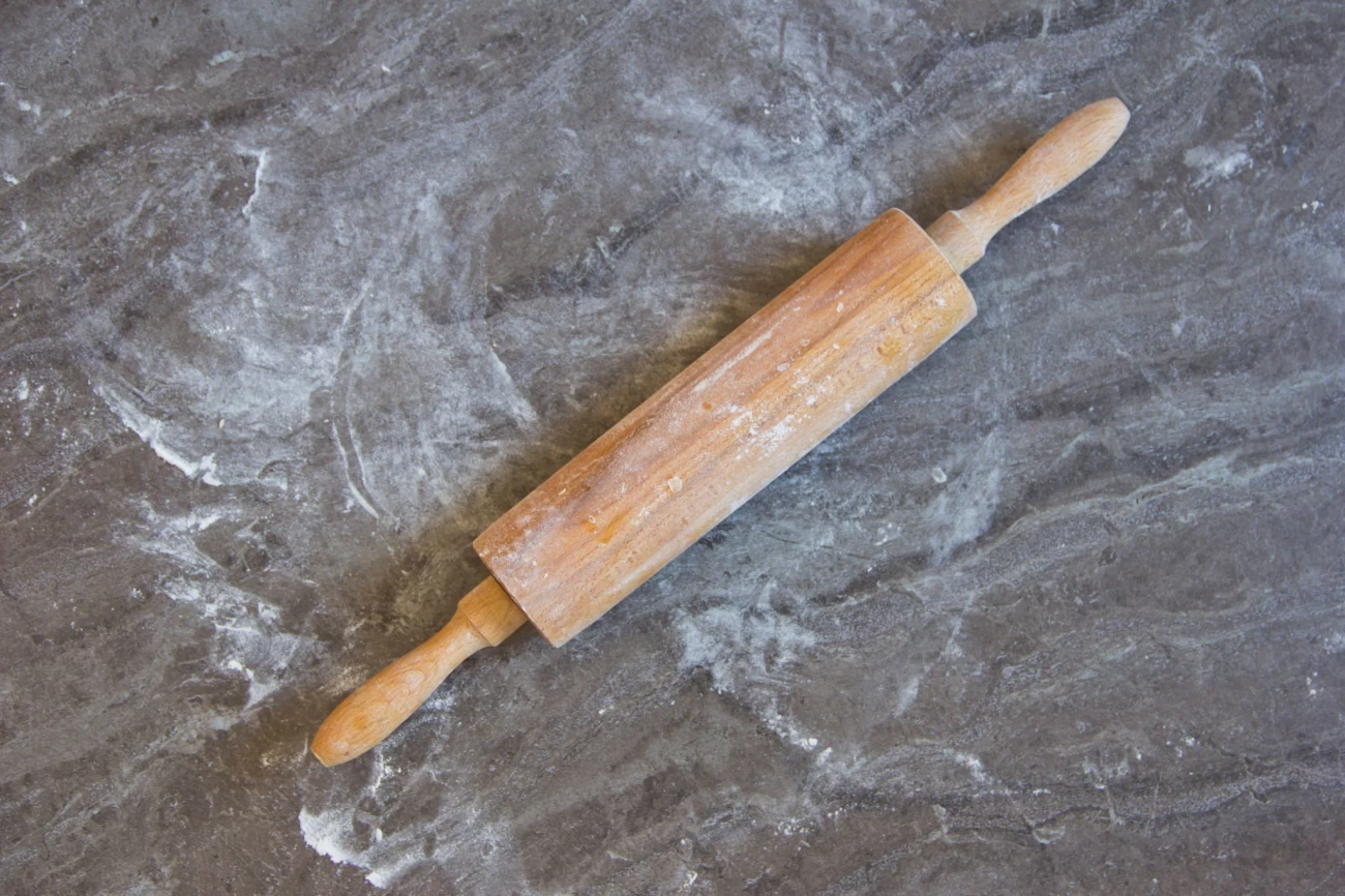 دلیل چسبیدن خمیر به وردنه (مراحل آماده کردن خمیر نان) (2 نکته مهم) دلیل چسبیدن خمیر به وردنه (مراحل آماده کردن خمیر نان) (2 نکته مهم)