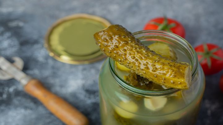 راز ترد شدن خیارشور خانگی با نخود خام