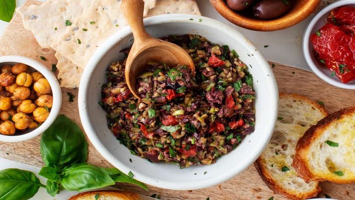 رسپی تاپناد زیتون؛ مزه‌ای مدیترانه‌ای در خانه