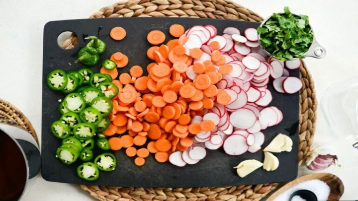 رسپی ترشی مخلوط ملس؛ طعمی شگفت‌انگیز برای هر ذائقه
