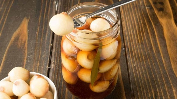رسپی ترشی پیاز سفید؛ چاشنی دلچسب برای کنار غذاها