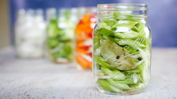 رسپی ترشی کرفس و موسیر، طعمی خاص و خوشایند رسپی ترشی کرفس و موسیر، طعمی خاص و خوشایند