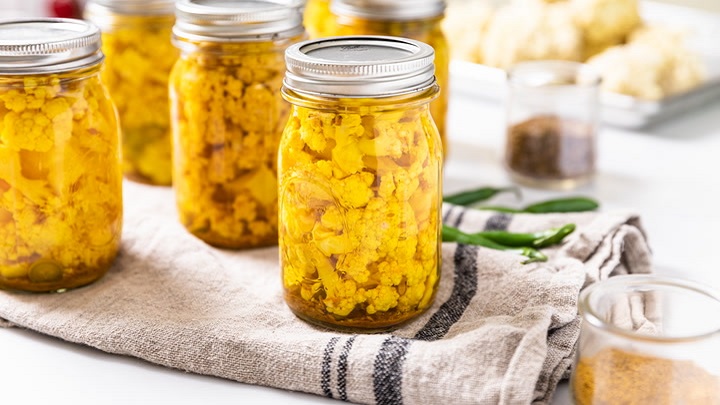 رسپی ترشی گل کلم و موسیر به روش سنتی؛ محبوب و خوشمزه