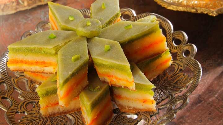 رسپی خاگینه سه رنگ قالبی؛ هنر آشپزی در یک قالب زیبا