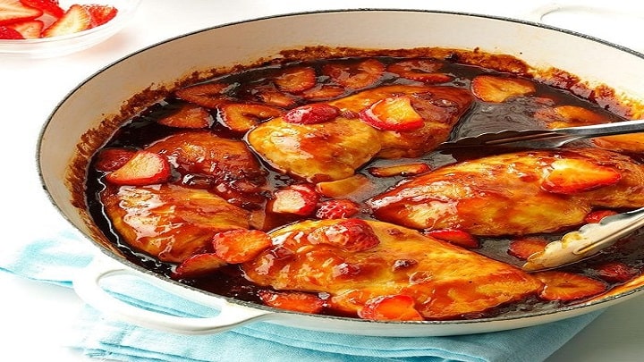 رسپی خورش توت فرنگی با مرغ؛ ملس و خوشمزه رسپی خورش توت فرنگی با مرغ؛ ملس و خوشمزه