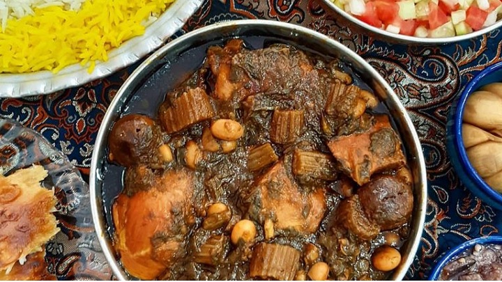 رسپی خورشت کرفس با مرغ + نکات و فوت‌وفن ها
