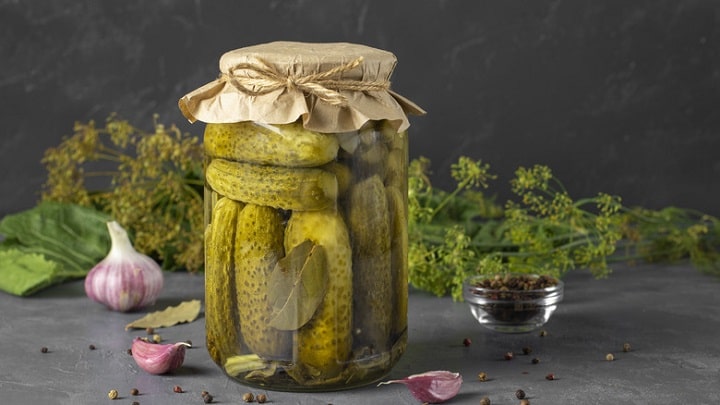 رسپی خیارشور فوری یک روزه؛ ساده، سریع و خوشمزه رسپی خیارشور فوری یک روزه؛ ساده، سریع و خوشمزه