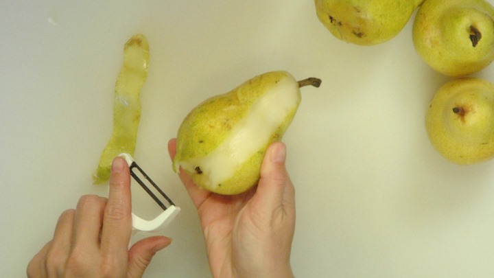 رسپی دسر گلابی پخته با دارچین و هل؛ مجلسی و خوشمزه