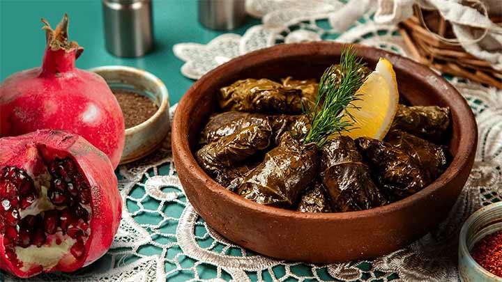 رسپی دلمه برگ مو با رب انار؛ خوشمزه و مجلسی رسپی دلمه برگ مو با رب انار؛ خوشمزه و مجلسی