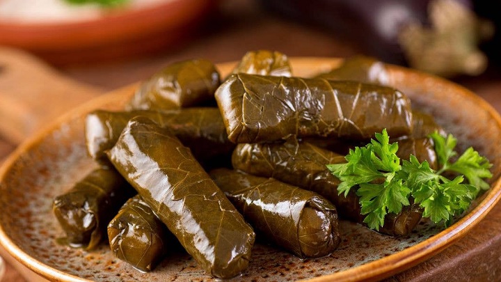 رسپی دلمه برگ مو ترکیه‌ای؛ خوشمزه و مجلسی