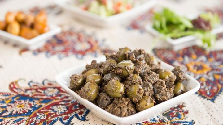 رسپی زیتون پرورده بدون انار؛ چاشنی محبوب از شمال