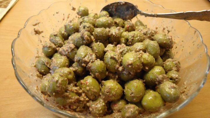 رسپی زیتون‌ پرورده با پیاز؛ چاشنی همه‌پسند و لذیذ