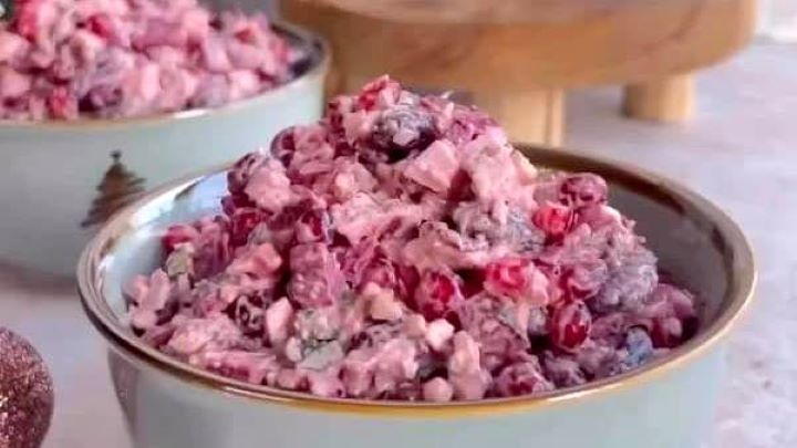 رسپی سالاد گل کلم با انار؛ خوشرنگ و مجلسی