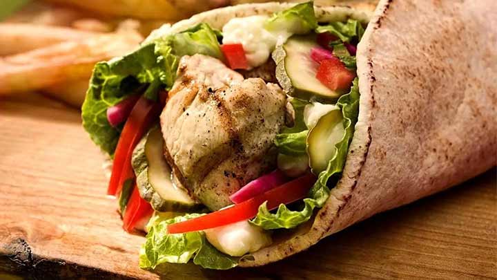 رسپی شاورما با گوشت یا مرغ + نکات و فوت‌وفن ها
