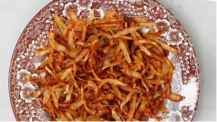 رسپی پیاز داغ با زردچوبه در سرخ کن؛ در عرض چند دقیقه