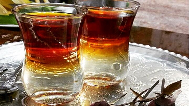 رسپی چای دو رنگ؛ هنر درست کردن یک نوشیدنی متفاوت رسپی چای دو رنگ؛ هنر درست کردن یک نوشیدنی متفاوت