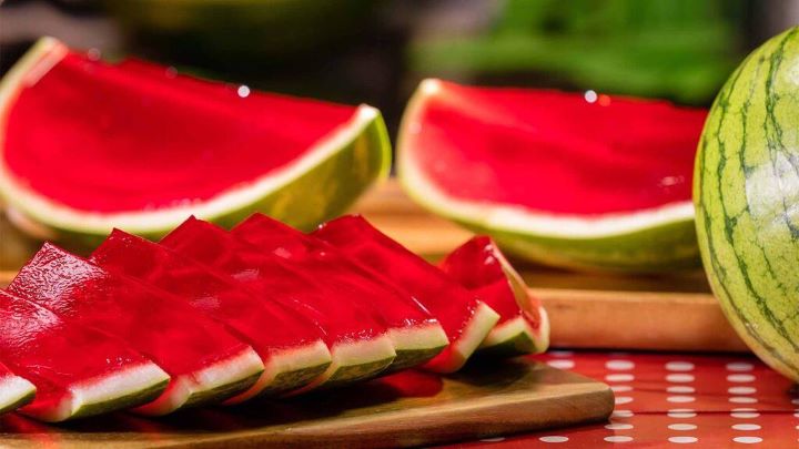 رسپی ژله هندوانه‌ای به ۴ مدل جذاب برای شب یلدا