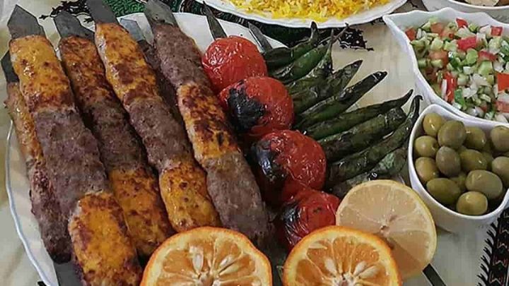رسپی کباب تابه‌ای دو رنگ؛ یک شام رنگارنگ و خوشمزه