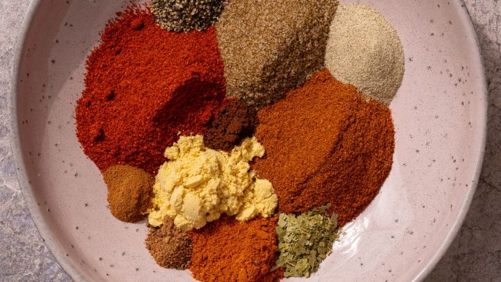 رسپی ۶ ادویه دست‌ساز خانگی برای غذاهای پرطرفدار