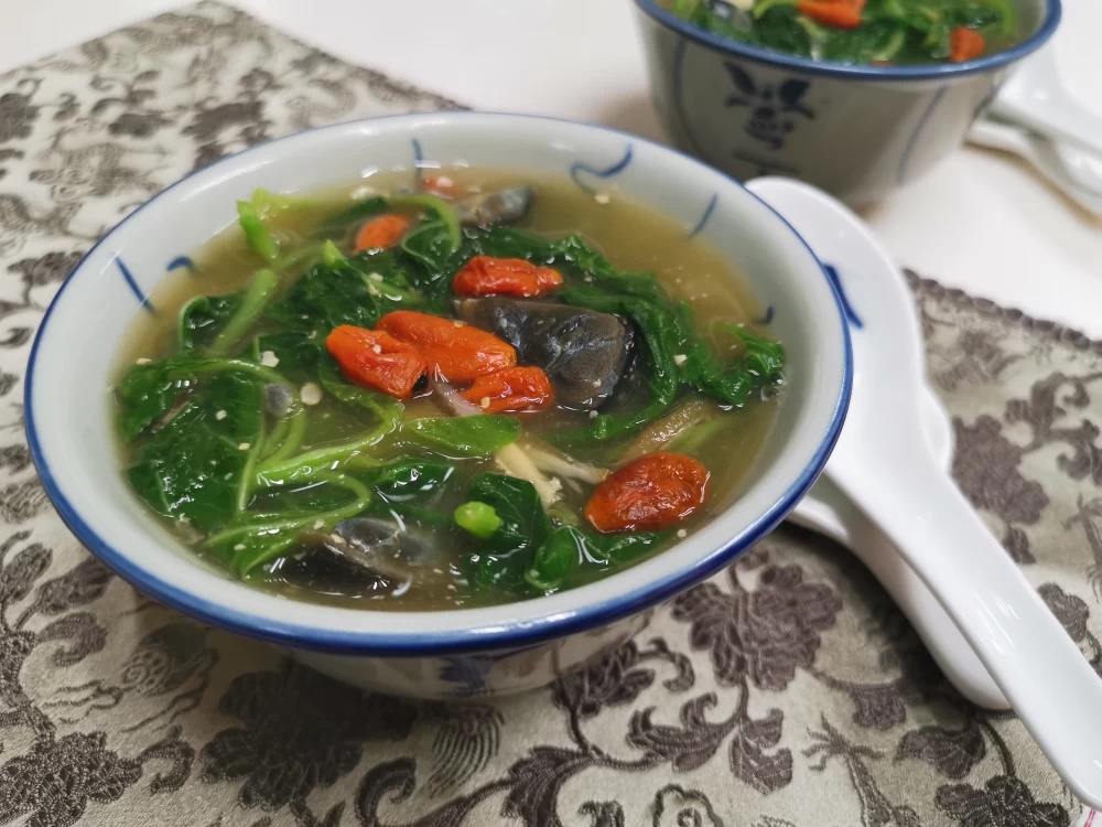 دستور تهیه آبگوشت اسفناج به روش سنتی (مرحله به مرحله) دستور تهیه آبگوشت اسفناج به روش سنتی (مرحله به مرحله)