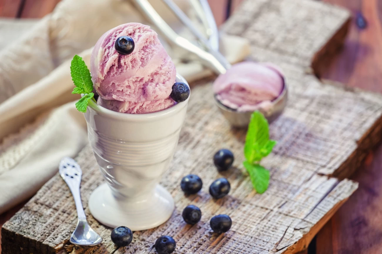 دستور تهیه بستنی بلوبری و لیمو ترش (مرحله به مرحله)