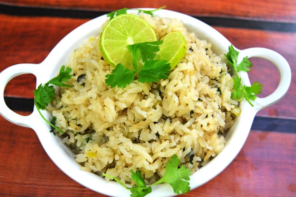 دستور تهیه گشنیز پلو ساده، خوشمزه و مجلسی (مرحله به مرحله)