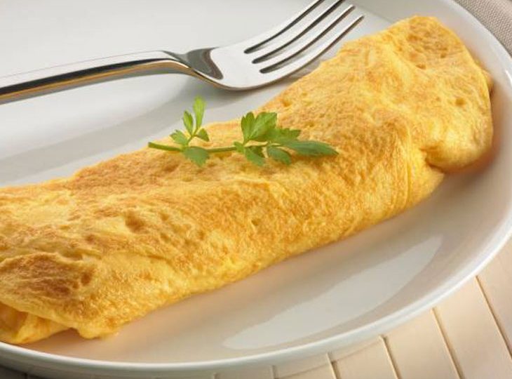 دستور تهیه ی یک صبحانه ی مقوی با املت پنیر (مرحله به مرحله) دستور تهیه ی یک صبحانه ی مقوی با املت پنیر (مرحله به مرحله)