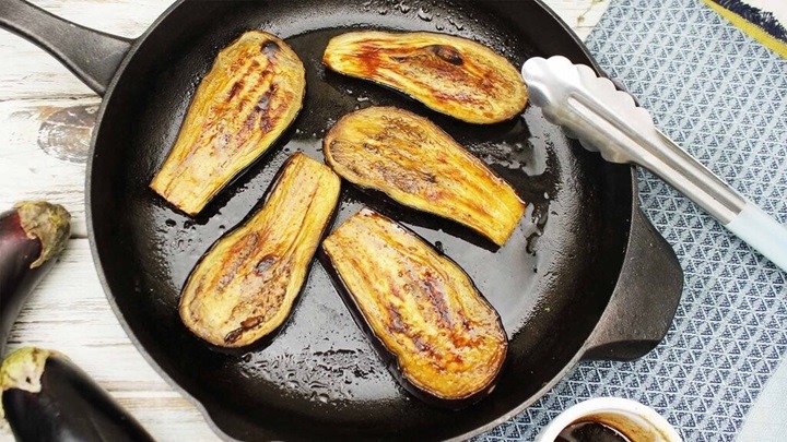 روش نگهداری بادمجان سرخ شده در فریزر؛ همیشه آماده برای غذاهایتان روش نگهداری بادمجان سرخ شده در فریزر؛ همیشه آماده برای غذاهایتان