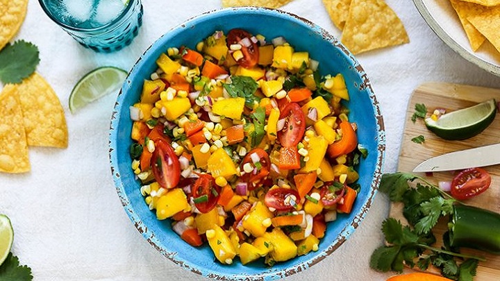 سالاد انبه و ذرت (بهترین انتخاب برای شام سبک)
