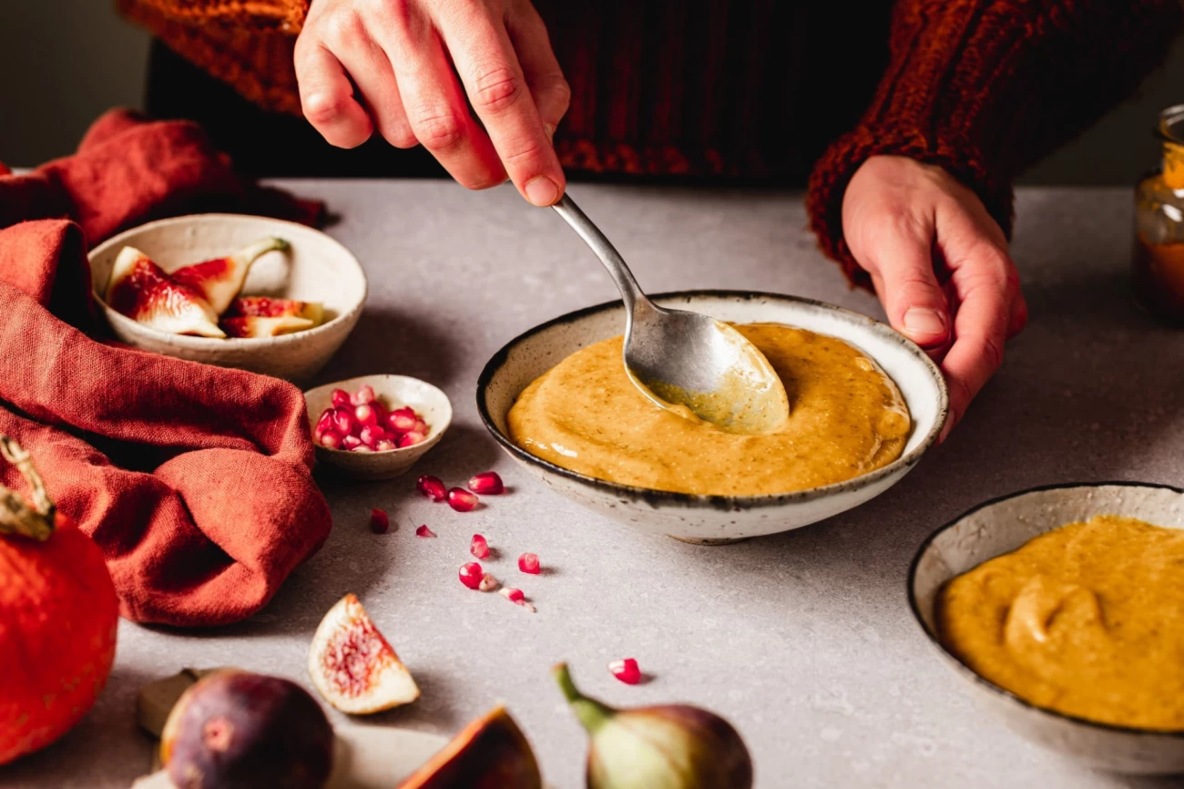 دستور تهیه اسموتی کدو حلوایی، نوشیدنی پر خاصیت و عالی (مرحله به مرحله) دستور تهیه اسموتی کدو حلوایی، نوشیدنی پر خاصیت و عالی (مرحله به مرحله)