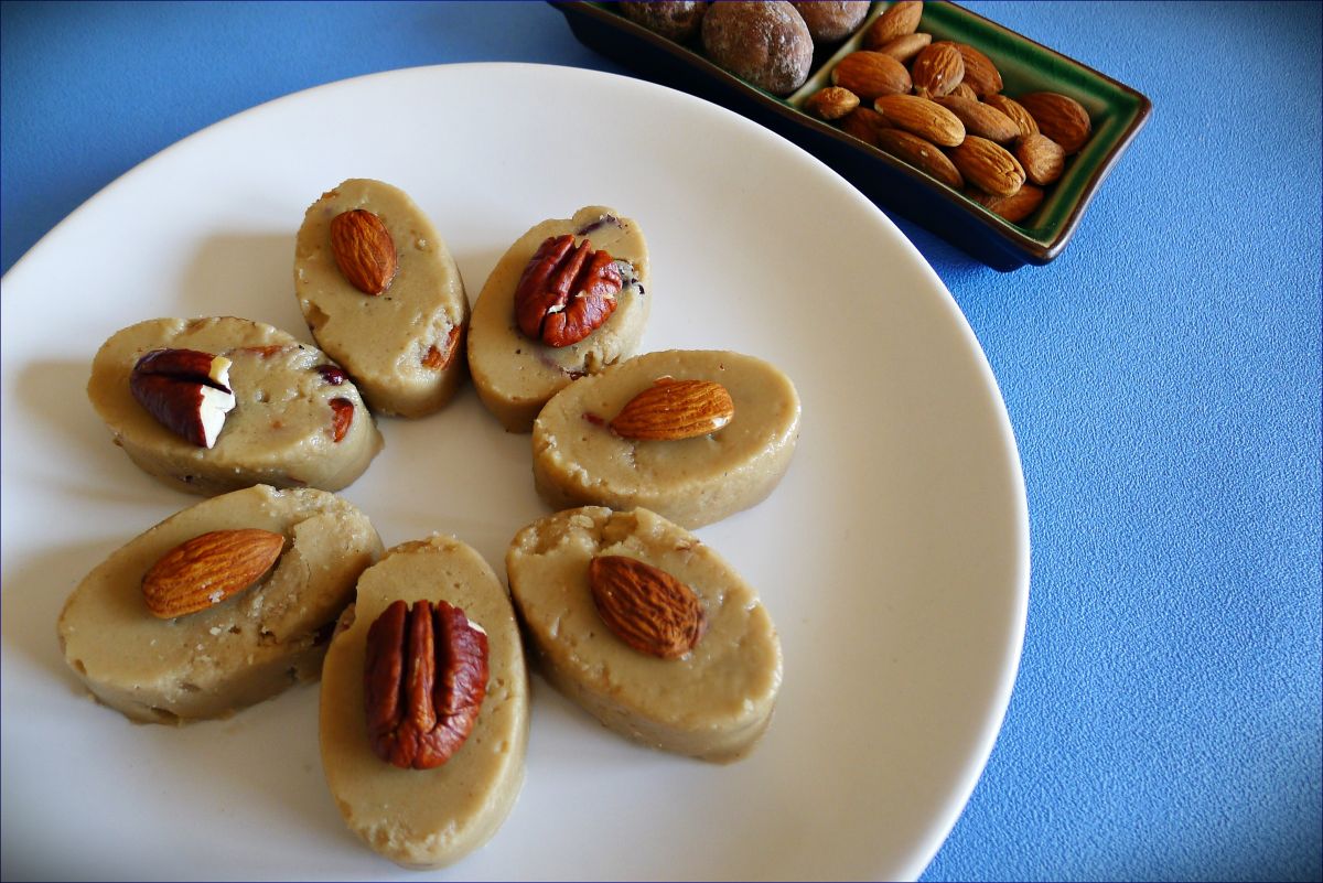 دستور تهیه حلوای ترک خوشمزه و خوشرنگ به روش گیلانی (مرحله به مرحله) دستور تهیه حلوای ترک خوشمزه و خوشرنگ به روش گیلانی (مرحله به مرحله)