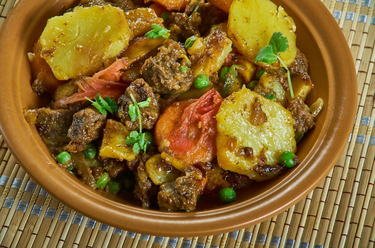 دستور تهیه خورش آلو گشنیز سریع و آسان (مرحله به مرحله) دستور تهیه خورش آلو گشنیز سریع و آسان (مرحله به مرحله)