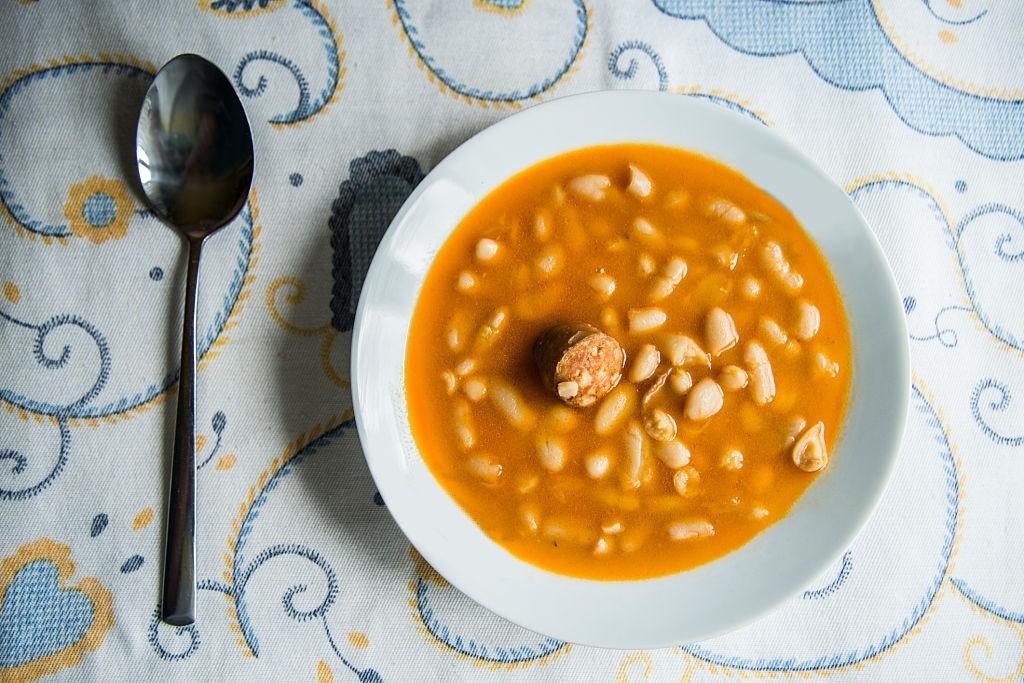 دستور تهیه خورش لوبیا سفید به دو روش آسان (مرحله به مرحله)