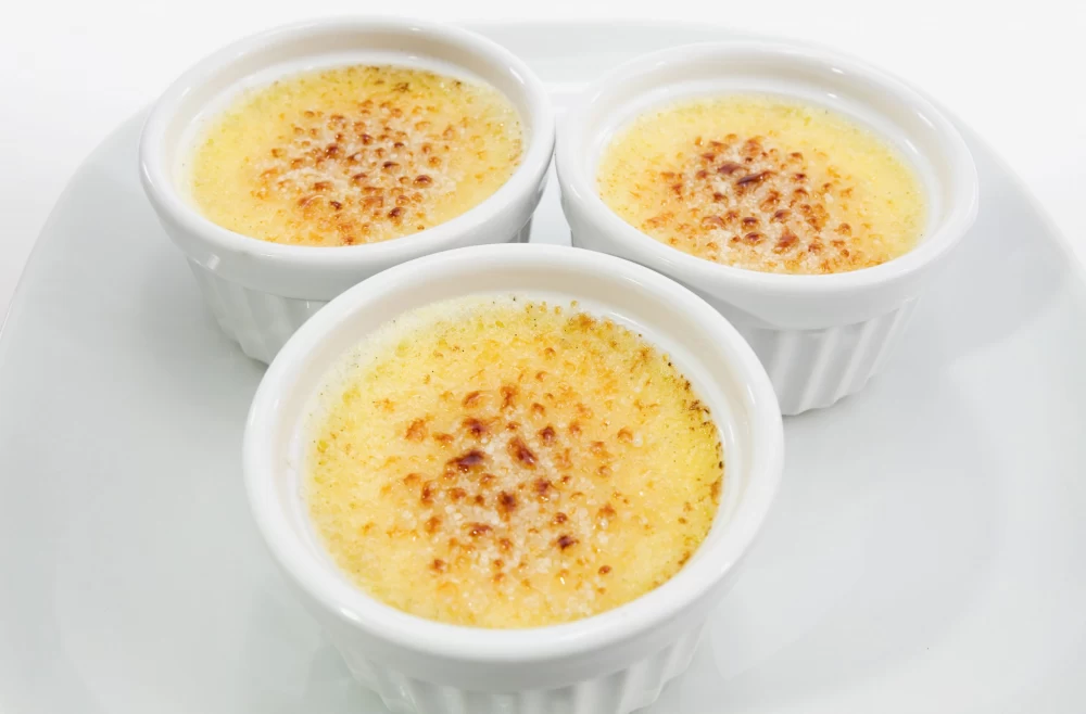 دستور تهیه دسر معروف و خوشمزه با یک تخم مرغ (مرحله به مرحله) دستور تهیه دسر معروف و خوشمزه با یک تخم مرغ (مرحله به مرحله)