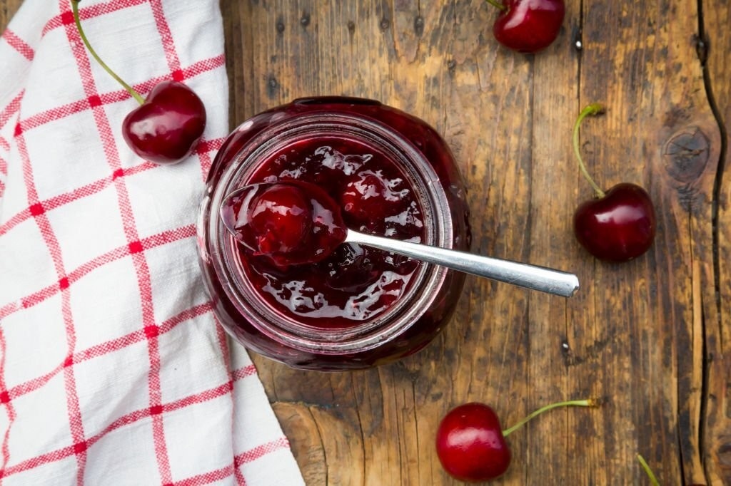 دستور تهیه رب آلبالو خانگی غلیظ و بسیار خوشمزه (مرحله به مرحله)