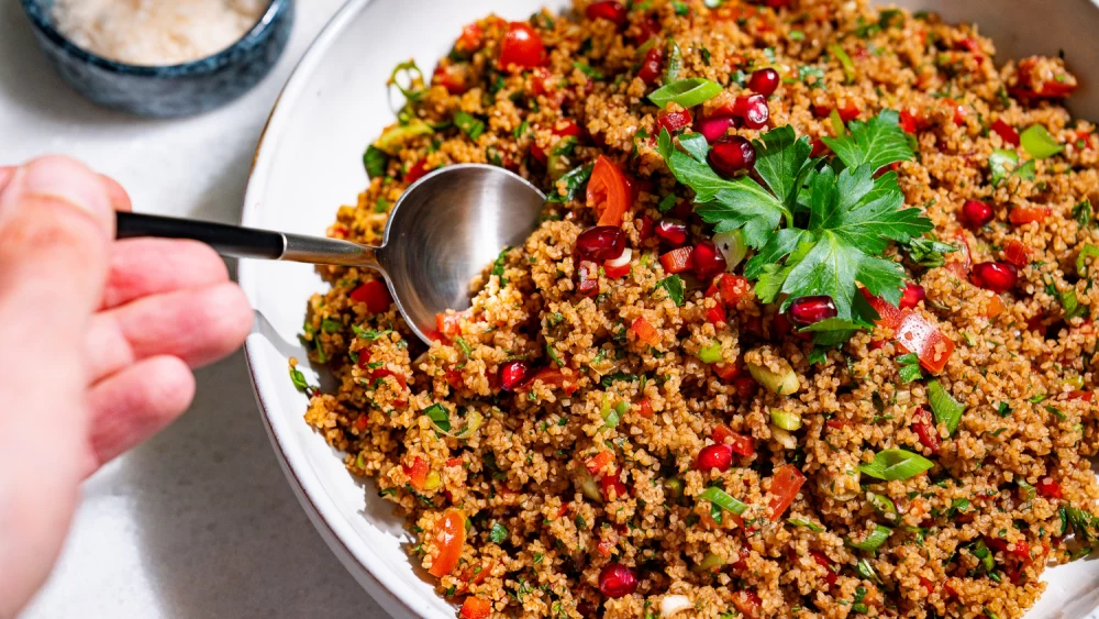 دستور تهیه سالاد بلغور (سالاد تبوله)، ترکیه ای و لبنانی (مرحله به مرحله) دستور تهیه سالاد بلغور (سالاد تبوله)، ترکیه ای و لبنانی (مرحله به مرحله)