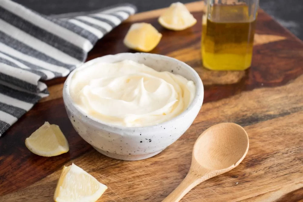 دستور تهیه سس مایونز بدون تخم مرغ (مرحله به مرحله) دستور تهیه سس مایونز بدون تخم مرغ (مرحله به مرحله)