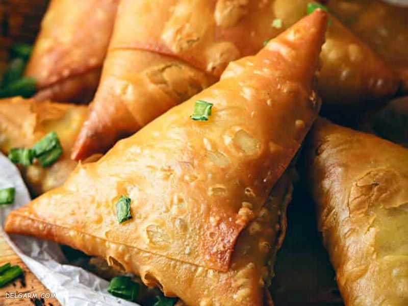 دستور تهیه سمبوسه گوشت و سیب زمینی خوشمزه و لذیذ (مرحله به مرحله)