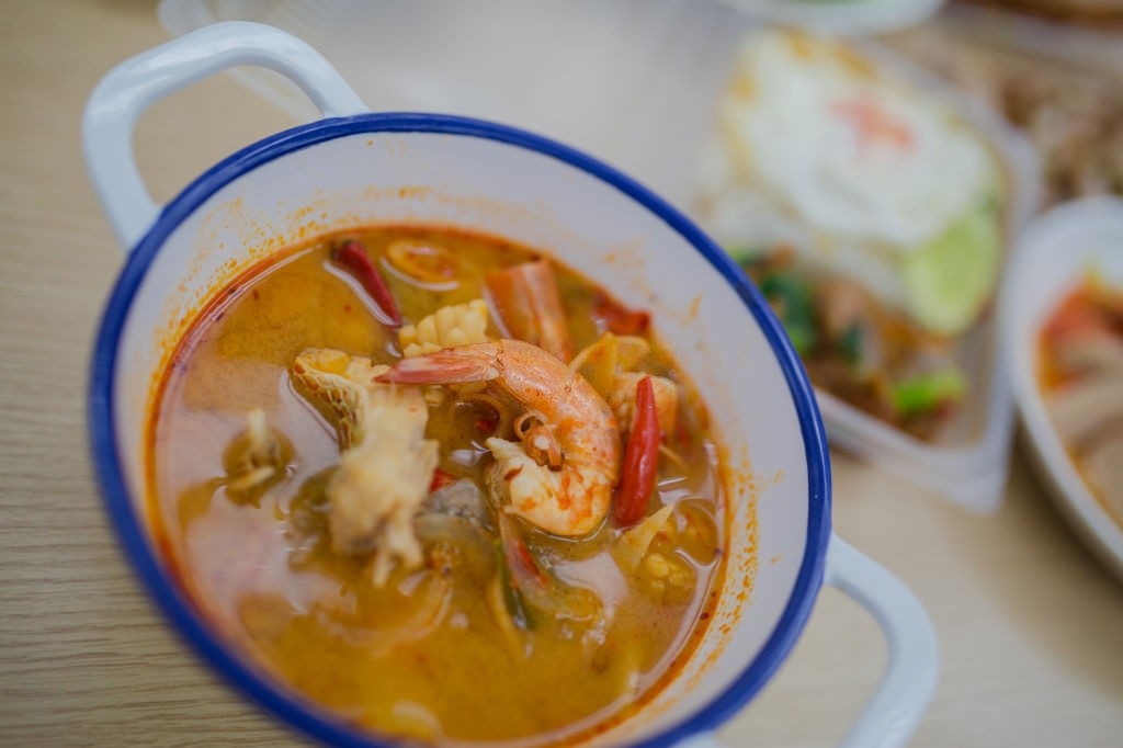 دستور تهیه سوپ مجلسی و مقوی تام یام کونگ (سوپ تایلندی) (مرحله به مرحله)