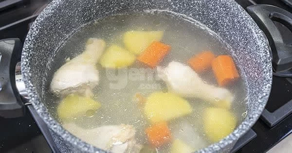 دستور تهیه سوپ مرغ (مرحله به مرحله)