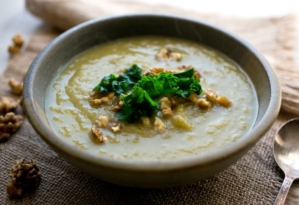 دستور تهیه سوپ گردو خوشمزه و مجلسی (مرحله به مرحله) دستور تهیه سوپ گردو خوشمزه و مجلسی (مرحله به مرحله)