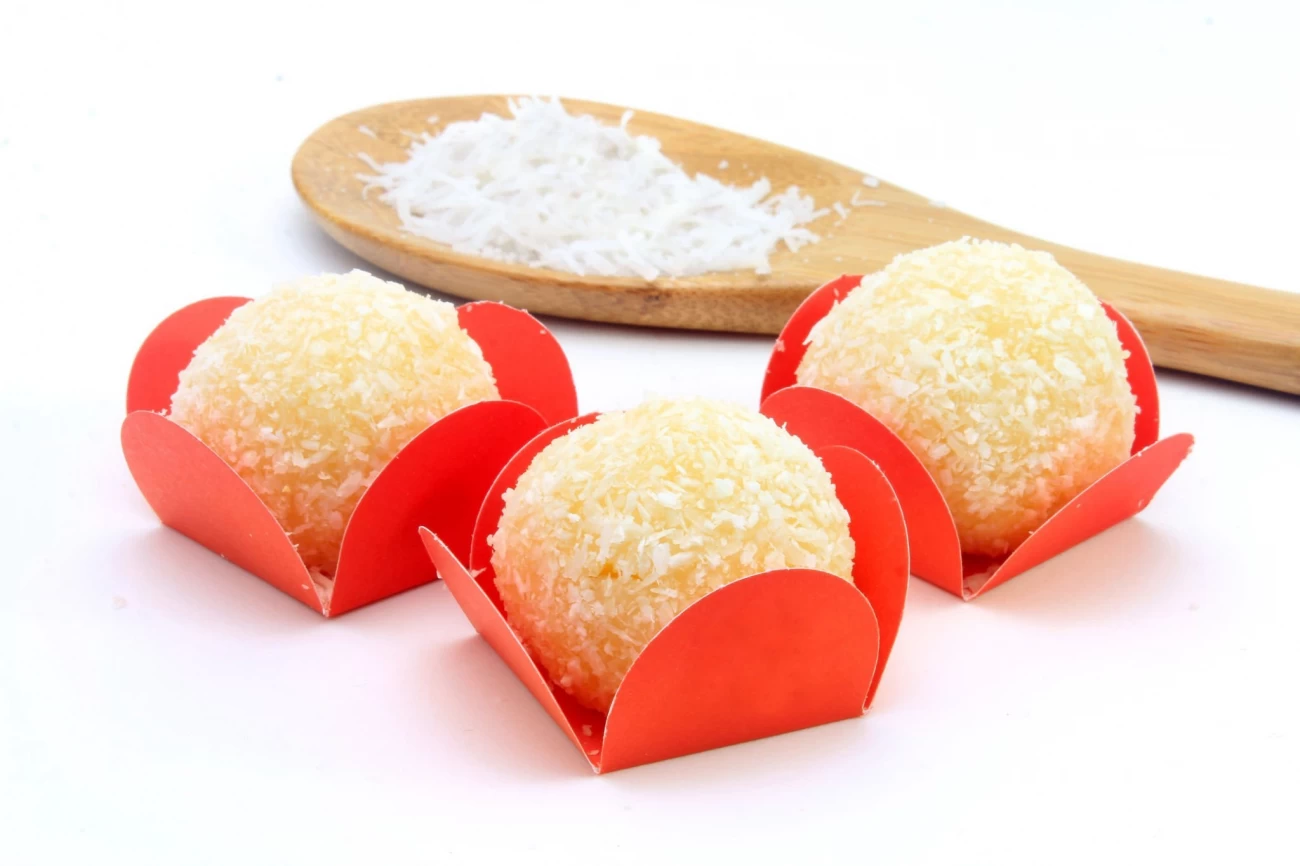 دستور تهیه شیرینی برفی نارگیلی؛ ویژه نوروز (مرحله به مرحله)