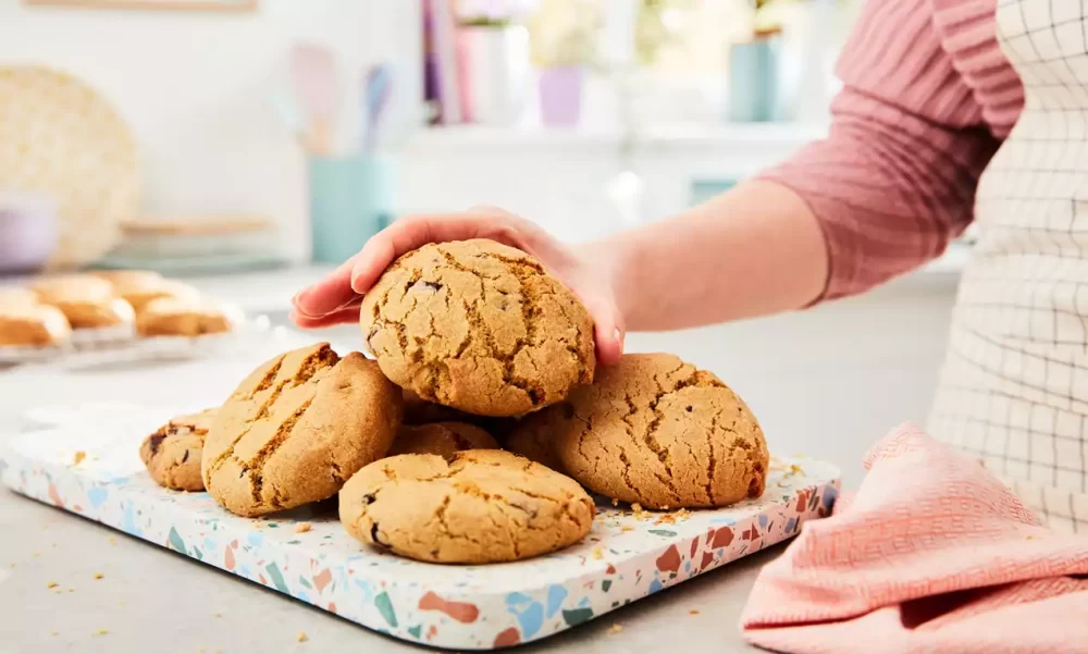 دستور تهیه شیرینی در سرخ کن بدون روغن (مرحله به مرحله)