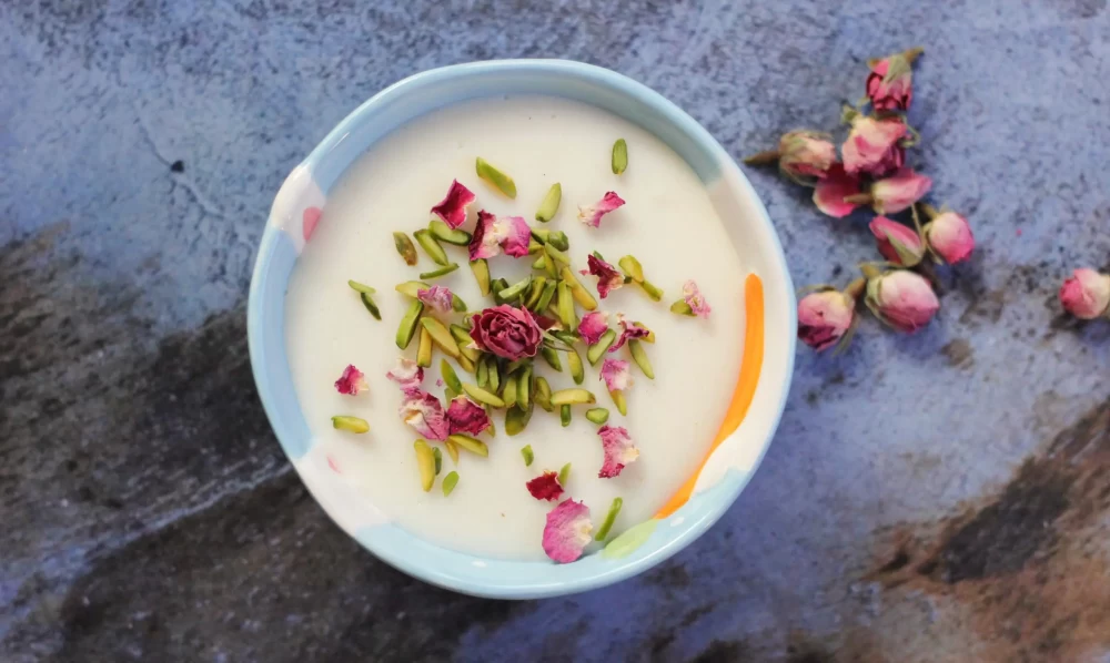 دستور تهیه فرنی فشکل از دسرهای خوشمزه استان گیلان (مرحله به مرحله)