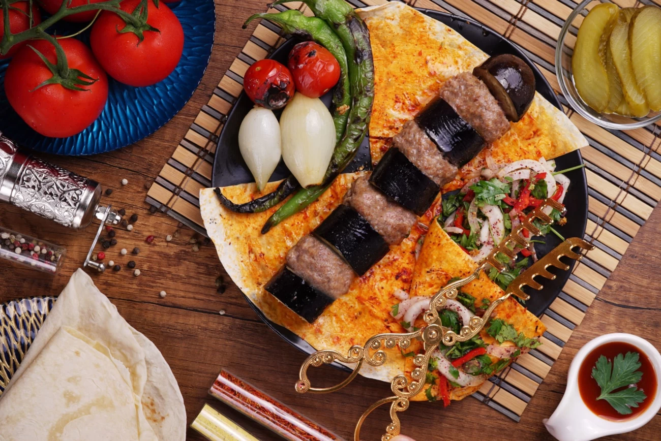 دستور تهیه پاتلیجان کباب ترکیه‌ای (مرحله به مرحله)