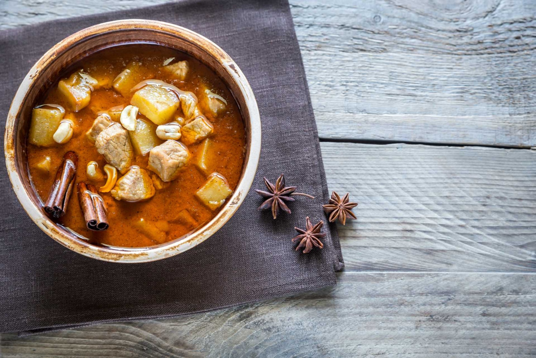 دستور تهیه کاری ماسامان با مرغ (مرحله به مرحله) دستور تهیه کاری ماسامان با مرغ (مرحله به مرحله)